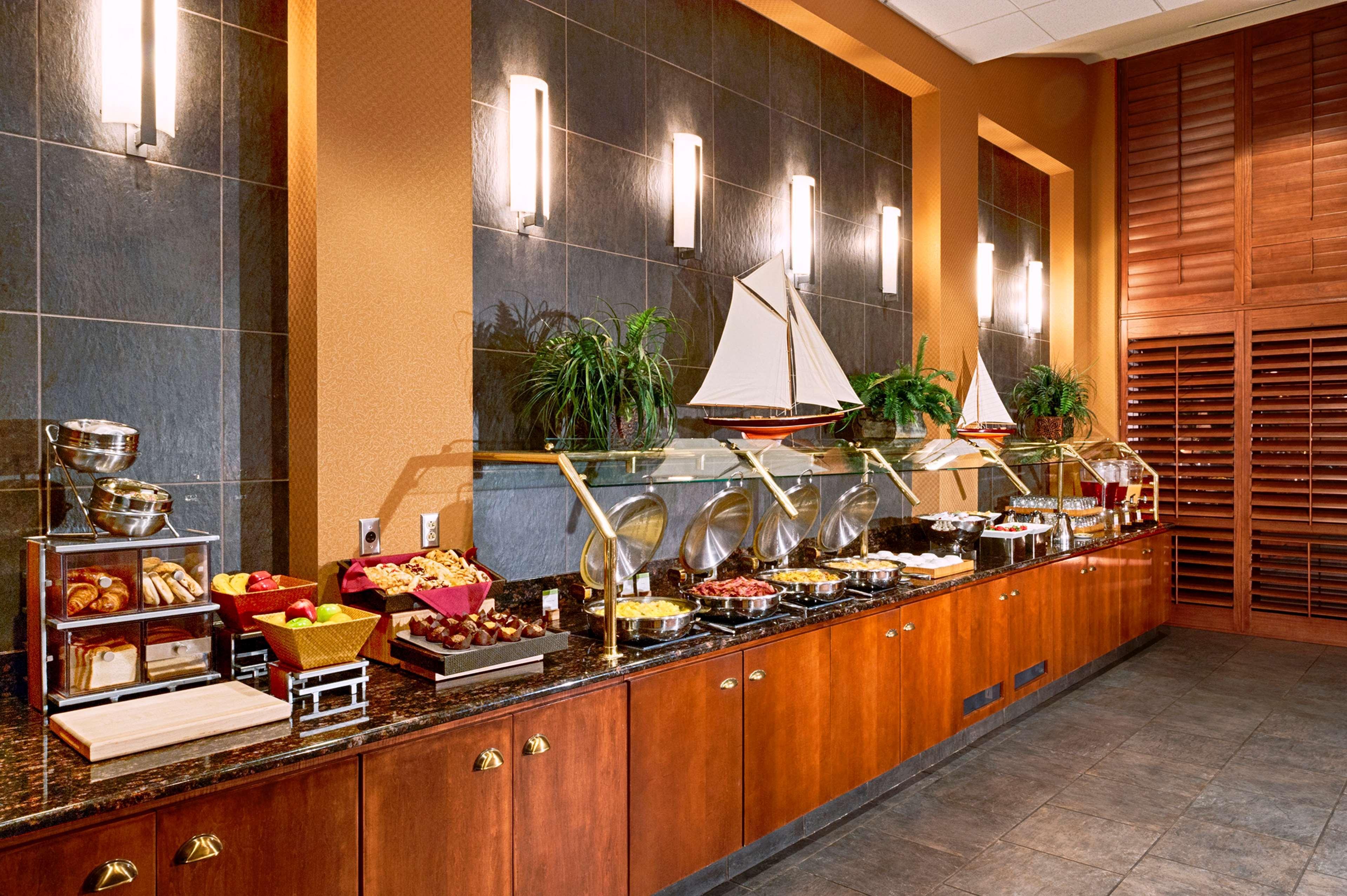 Doubletree By Hilton Bay City - Riverfront Bagian luar foto