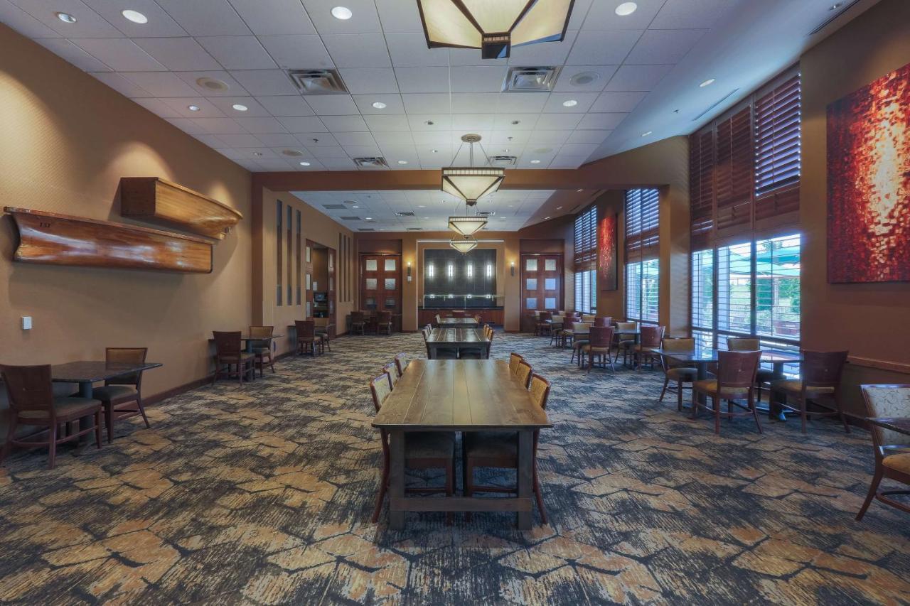 Doubletree By Hilton Bay City - Riverfront Bagian luar foto