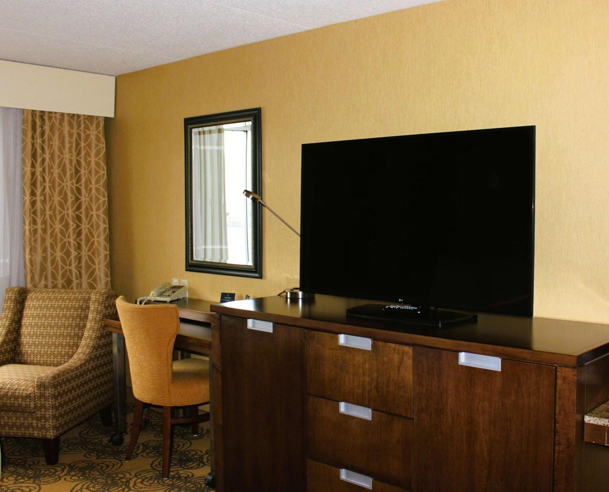 Doubletree By Hilton Bay City - Riverfront Bagian luar foto
