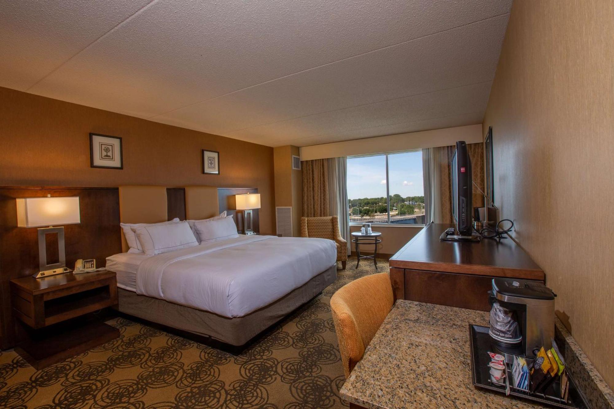 Doubletree By Hilton Bay City - Riverfront Bagian luar foto