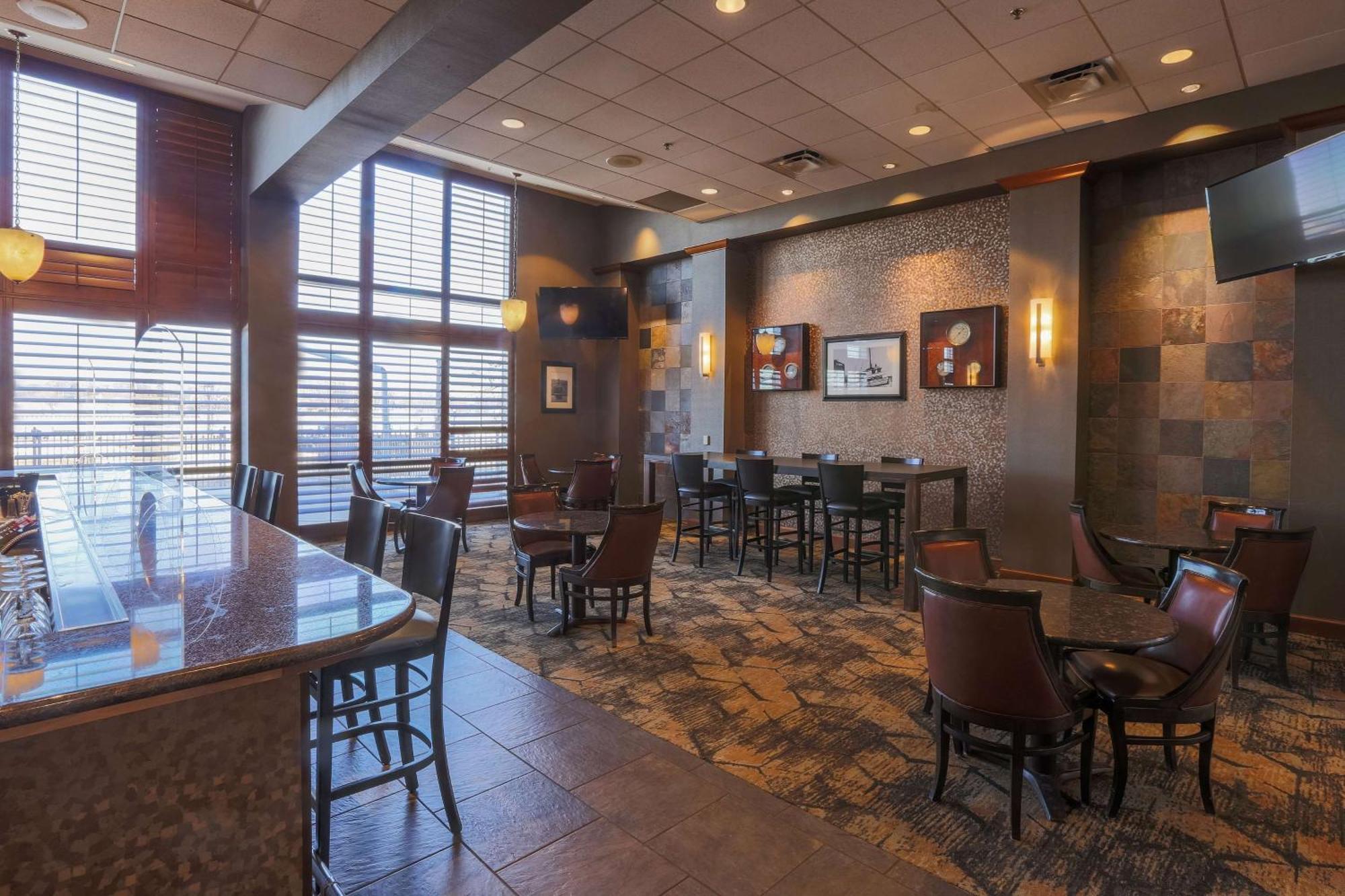 Doubletree By Hilton Bay City - Riverfront Bagian luar foto