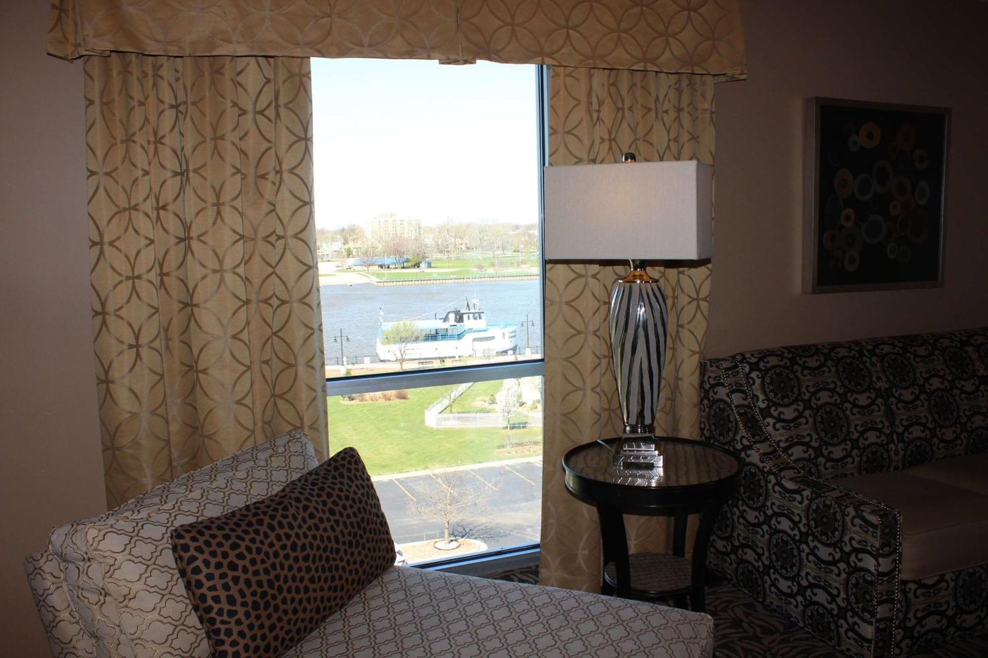 Doubletree By Hilton Bay City - Riverfront Bagian luar foto