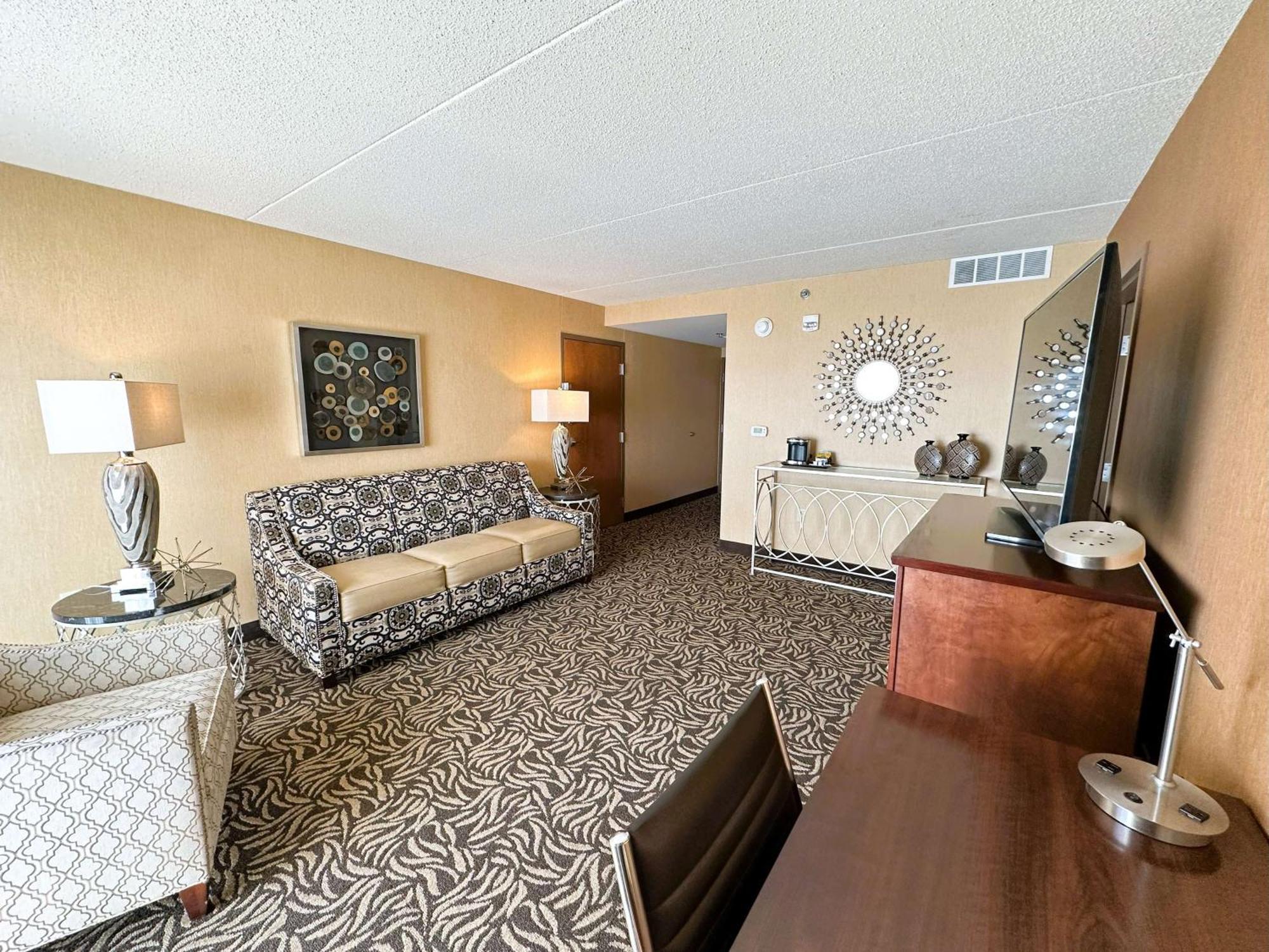 Doubletree By Hilton Bay City - Riverfront Bagian luar foto